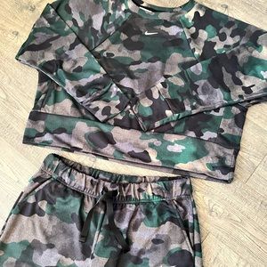 Nike Camo Jogger Sweatshirt set L Large Women Ladies Set Dri Fit